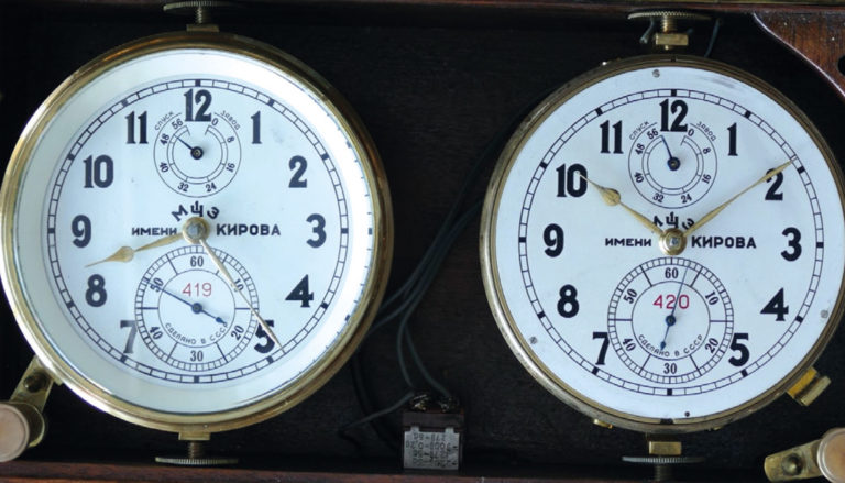 doppelchronometer-der-fa-kirov-nr-419-und-420-mit-normal-und-sternenzeit